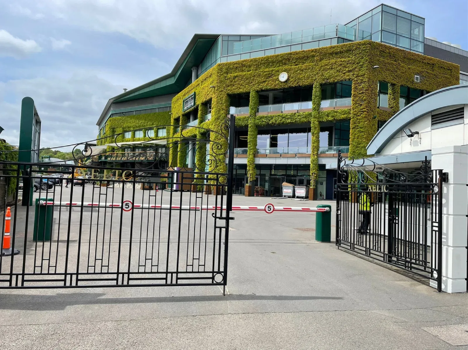 Wimbledon Centre Court, roof refurbished with the RESTEC FLEXITEC system