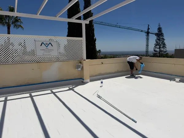 Installer detailing the upstands while the FLEXITEC HT membrane cures