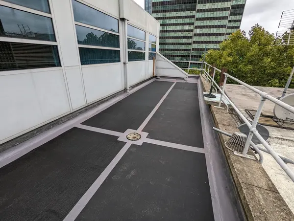 RESGRIP anti-slip coating in black, applied on a flat roof